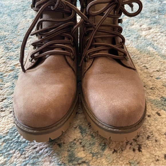NWT Wetseal Lace Up Booties - Picture 3 of 7